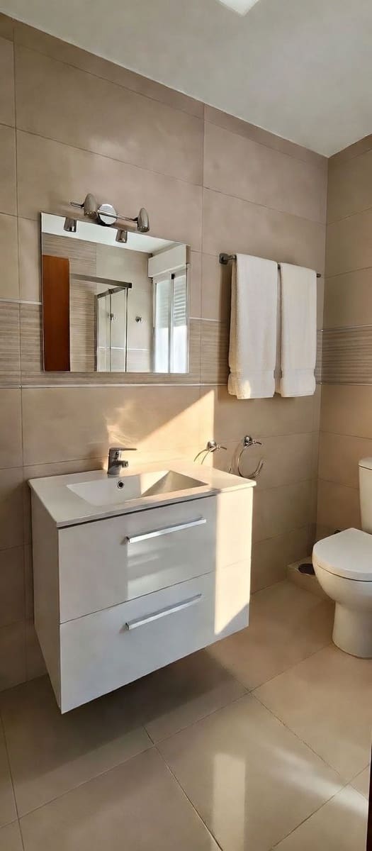 Apartamento de 2 habitaciones en Madrid ciudad en alquiler - 1.900 € (Ref: 9911795)