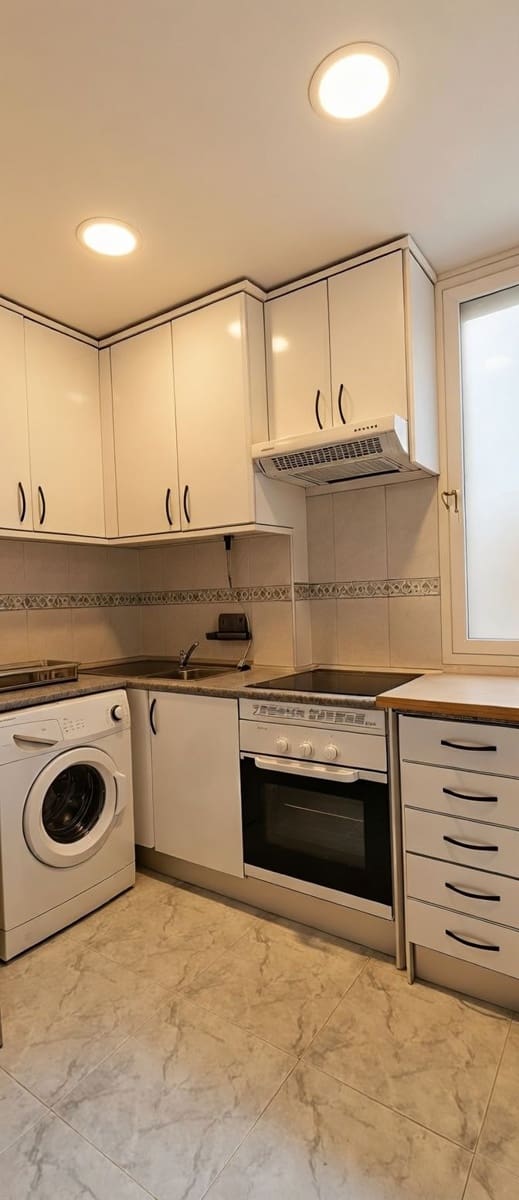 Apartamento de 2 habitaciones en Madrid ciudad en alquiler - 1.900 € (Ref: 9911795)