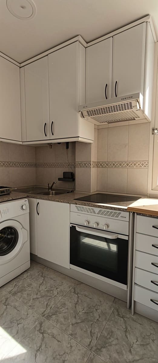 Apartamento de 2 habitaciones en Madrid ciudad en alquiler - 1.900 € (Ref: 9911795)