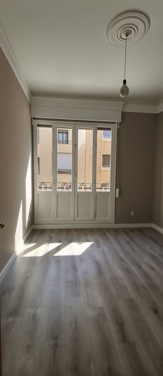Apartamento de 2 habitaciones en Madrid ciudad en alquiler - 1.900 € (Ref: 9911795)