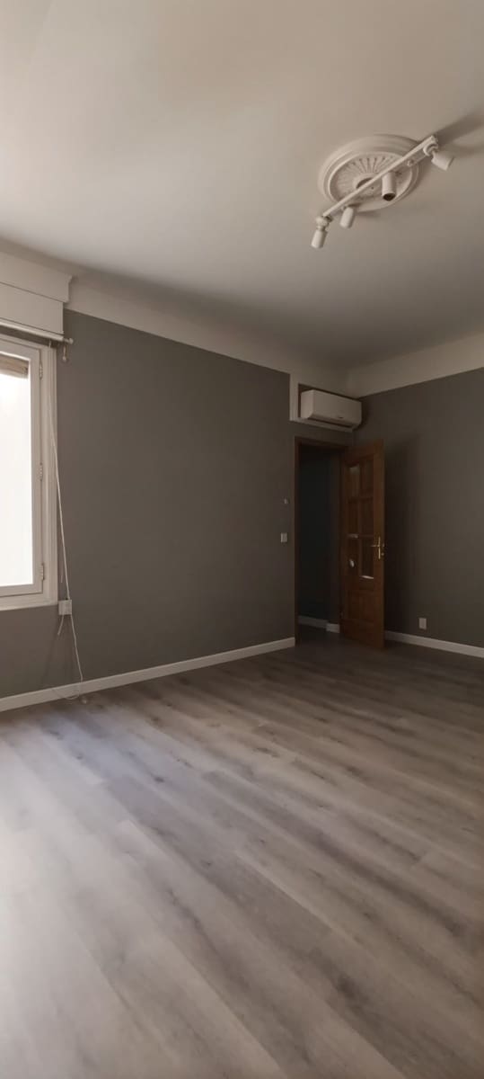 Apartamento de 2 habitaciones en Madrid ciudad en alquiler - 1.900 € (Ref: 9911795)