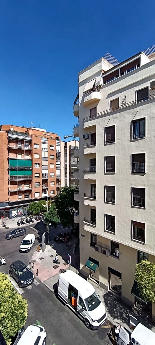 Apartamento de 2 habitaciones en Madrid ciudad en alquiler - 1.900 € (Ref: 9911795)