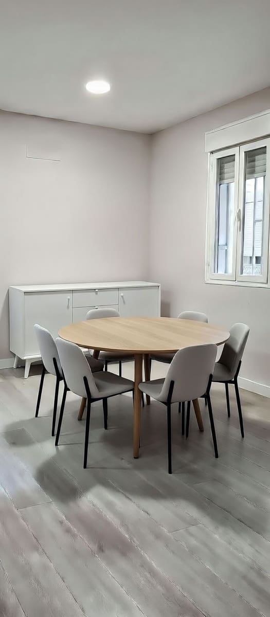 Apartamento de 2 habitaciones en Madrid ciudad en alquiler - 1.900 € (Ref: 9911796)