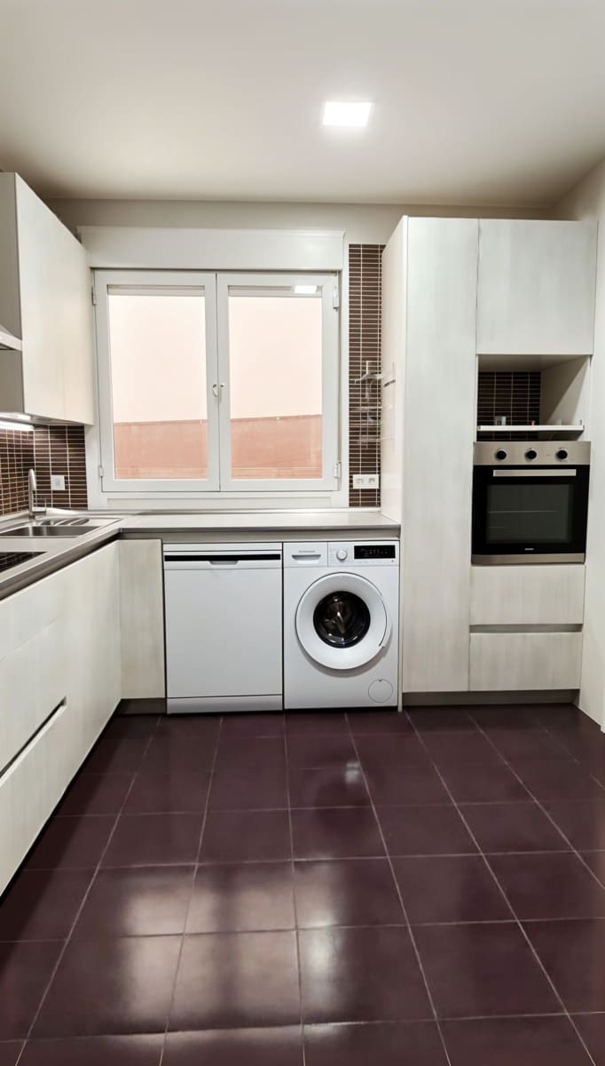 Apartamento de 2 habitaciones en Madrid ciudad en alquiler - 1.900 € (Ref: 9911796)