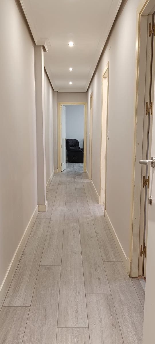 Appartement de 2 chambres à louer à Madrid ville - 1 900 € (Ref: 9918734)