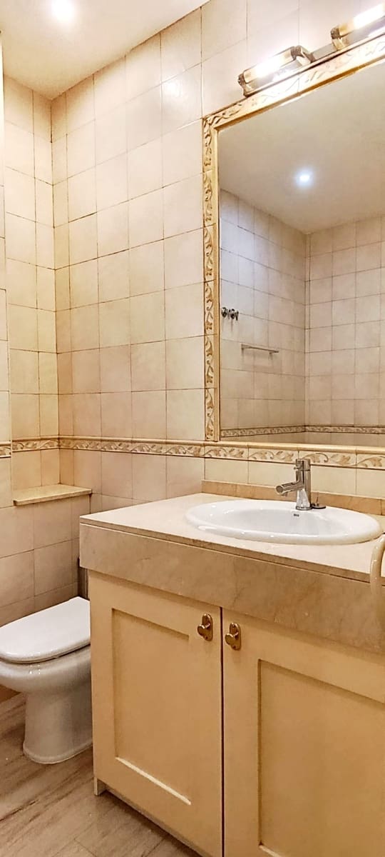 Appartement de 2 chambres à louer à Madrid ville - 1 900 € (Ref: 9918734)