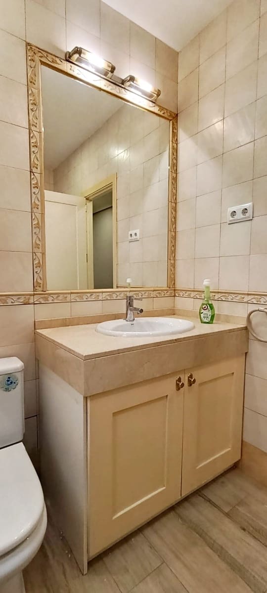Appartement de 2 chambres à louer à Madrid ville - 1 900 € (Ref: 9918734)