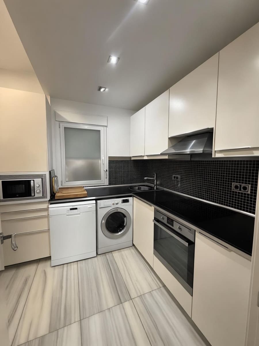 3 sypialnia Mieszkanie do wynajęcia w Miasto Madryt - 3 000 € (Ref: 9958870)
