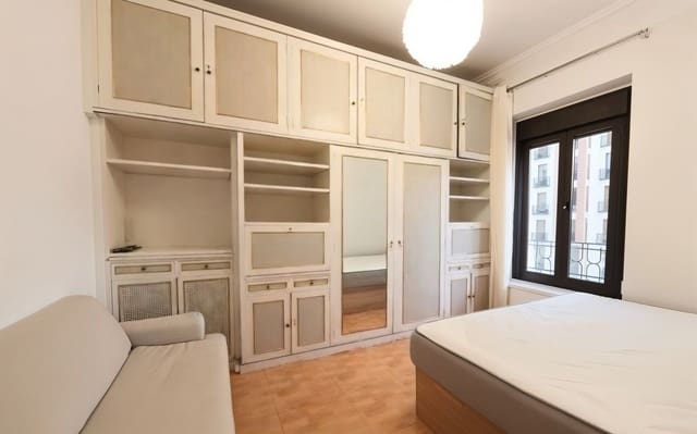 Studio de 1 chambre à louer à Ibiza, Madrid ville - 1 300 € (Ref: 9958875)