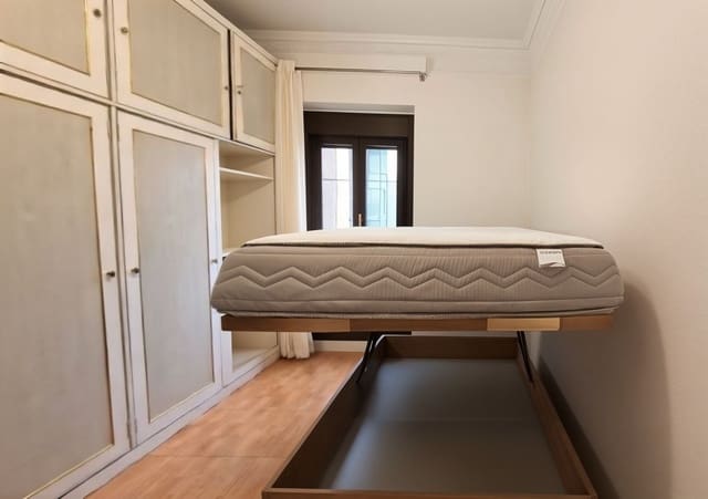Studio de 1 chambre à louer à Ibiza, Madrid ville - 1 300 € (Ref: 9958875)