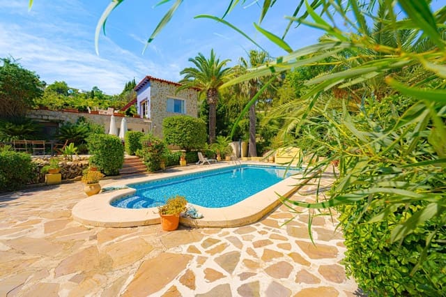 Chalet de 4 habitaciones en Javea / Xàbia en venta con piscina - 795.000 € (Ref: 10030140)