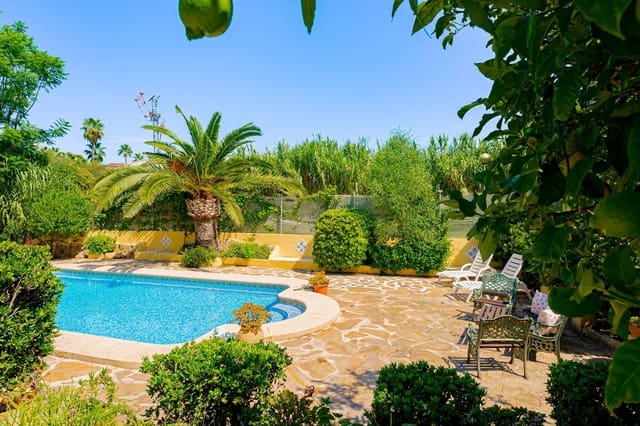 Chalet de 4 habitaciones en Javea / Xàbia en venta con piscina - 795.000 € (Ref: 10030140)