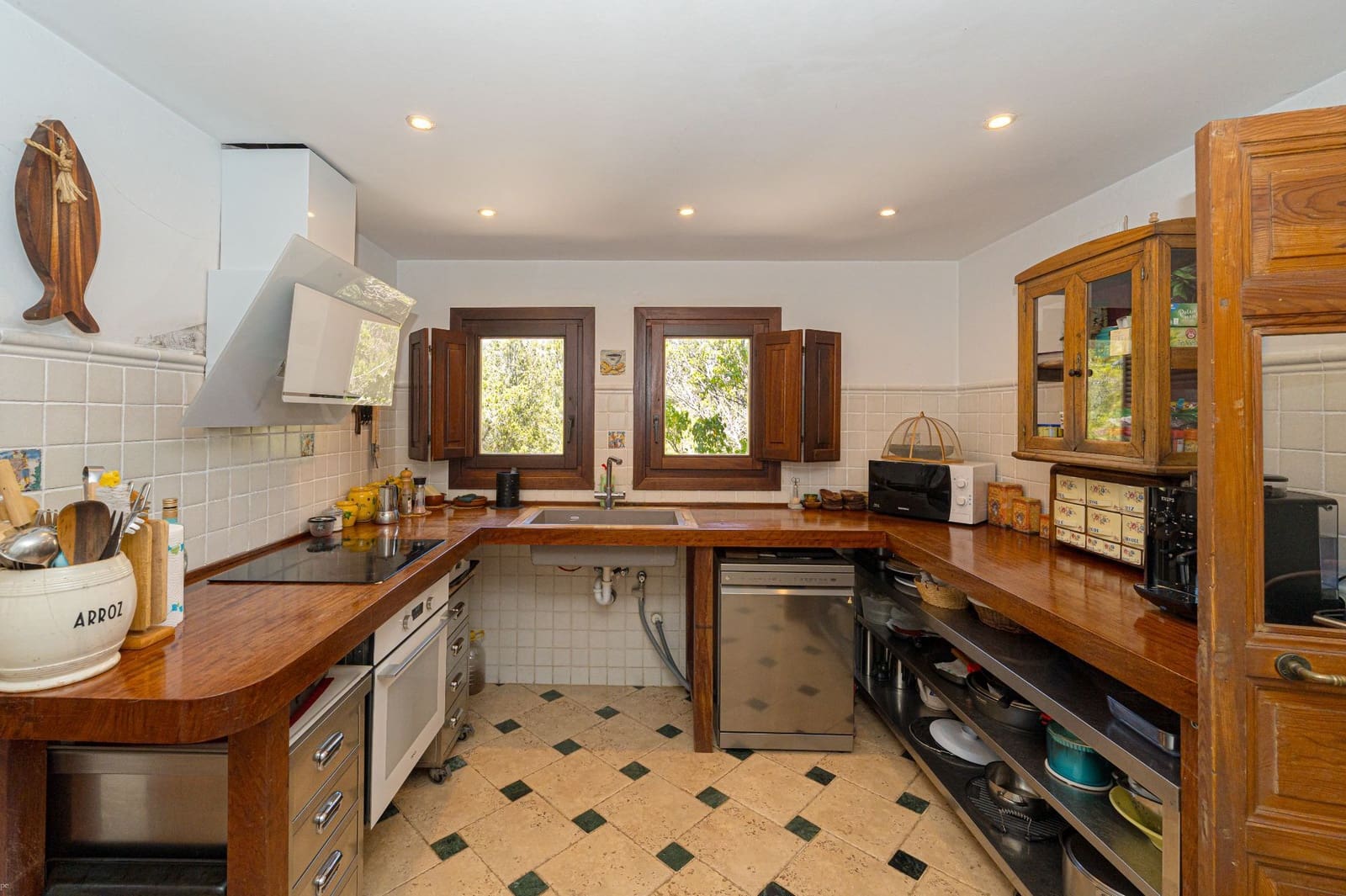 4 bedroom Villa for sale in Altea - € 1,900,000 (Ref: 9819520)