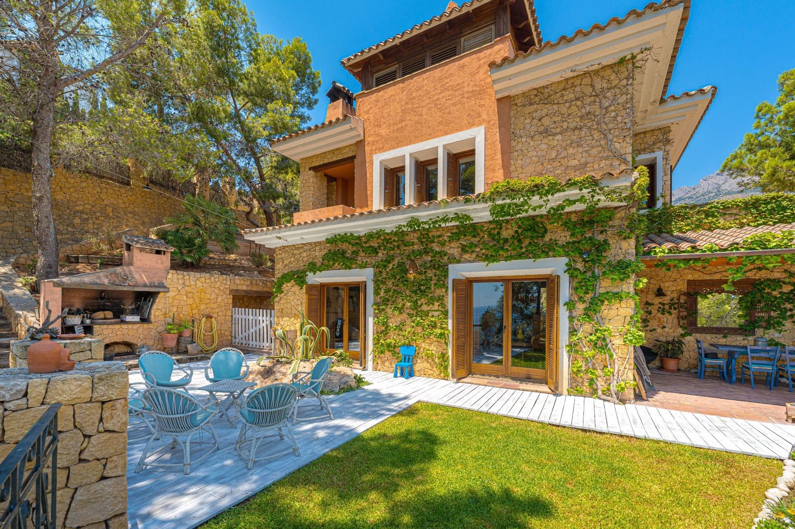 4 bedroom Villa for sale in Altea - € 1,900,000 (Ref: 9819520)
