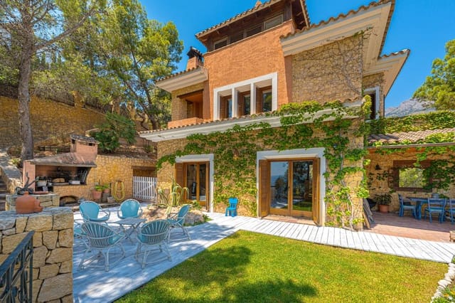 4 bedroom Villa for sale in Altea - € 1,900,000 (Ref: 9819520)