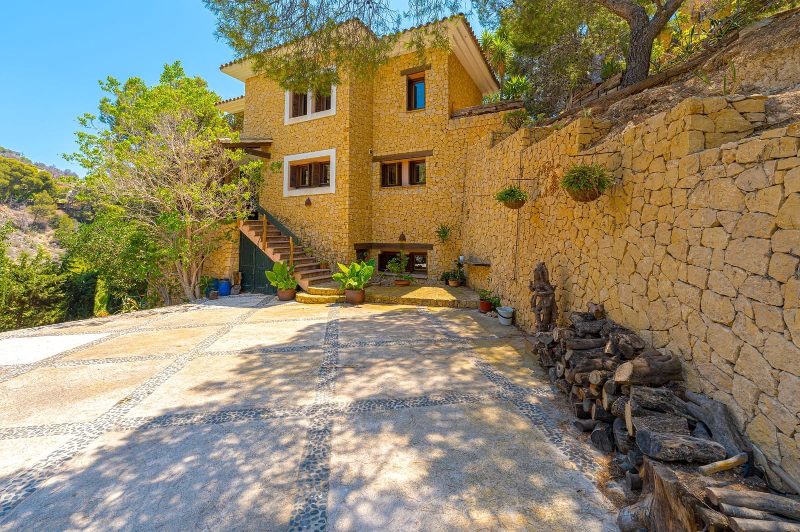4 bedroom Villa for sale in Altea - € 1,900,000 (Ref: 9819520)