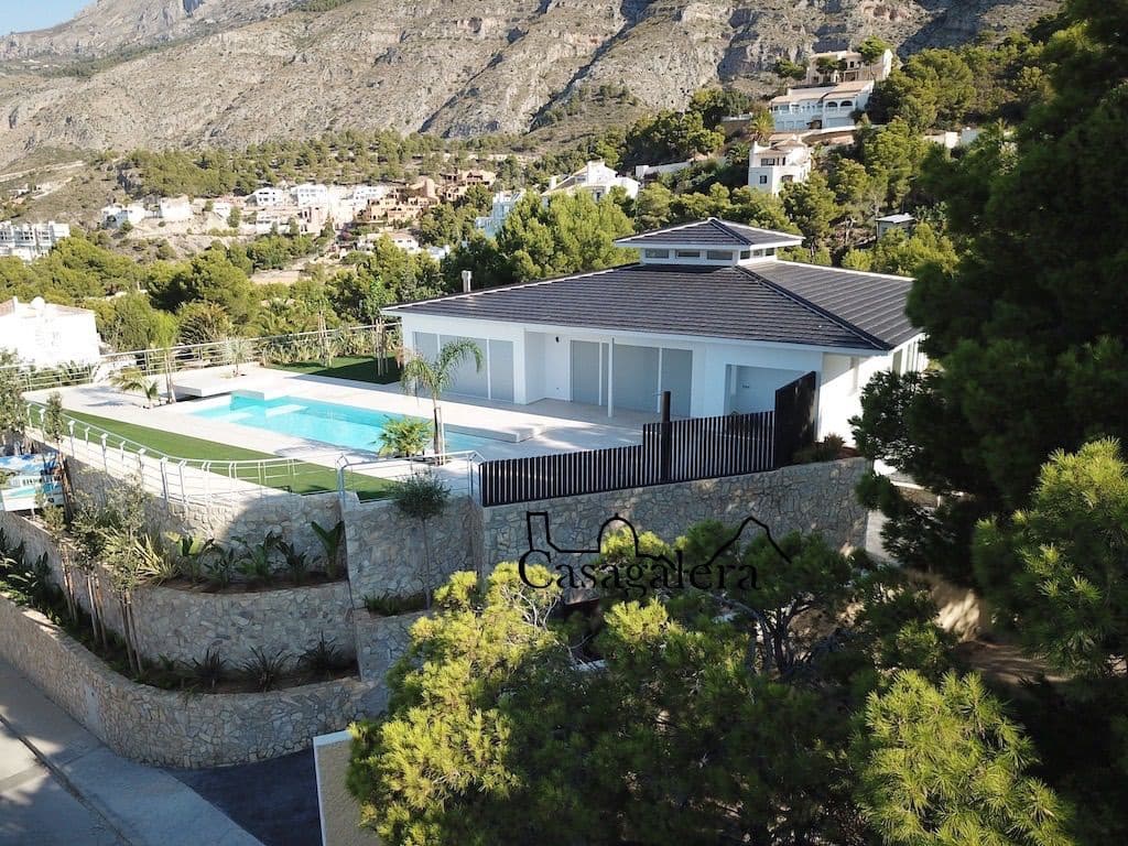 3 bedroom Villa for sale in Altea la Vella - € 2,200,000 (Ref: 9819526)