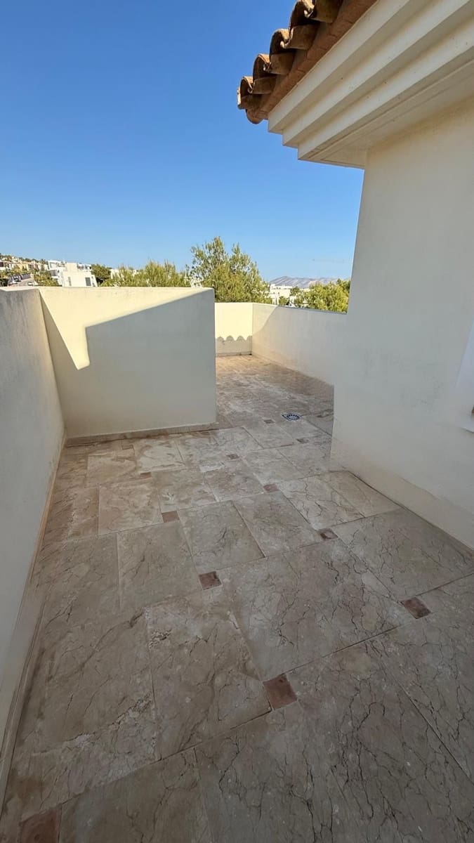 3 bedroom Apartment for sale in Finestrat - € 450,000 (Ref: 9819527)