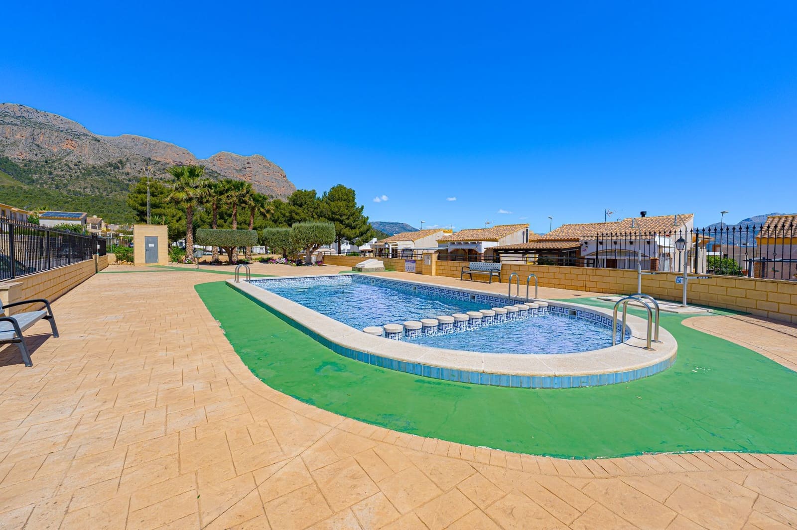 2 bedroom Bungalow for sale in Polop with pool - € 224,000 (Ref: 9819531)