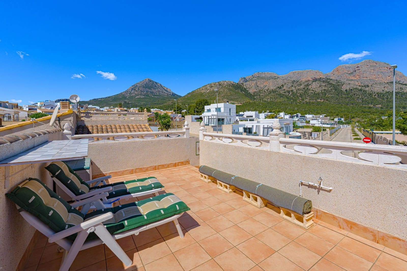 2 bedroom Bungalow for sale in Polop with pool - € 224,000 (Ref: 9819531)