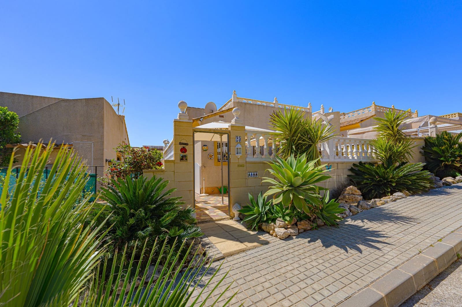 2 bedroom Bungalow for sale in Polop with pool - € 224,000 (Ref: 9819531)