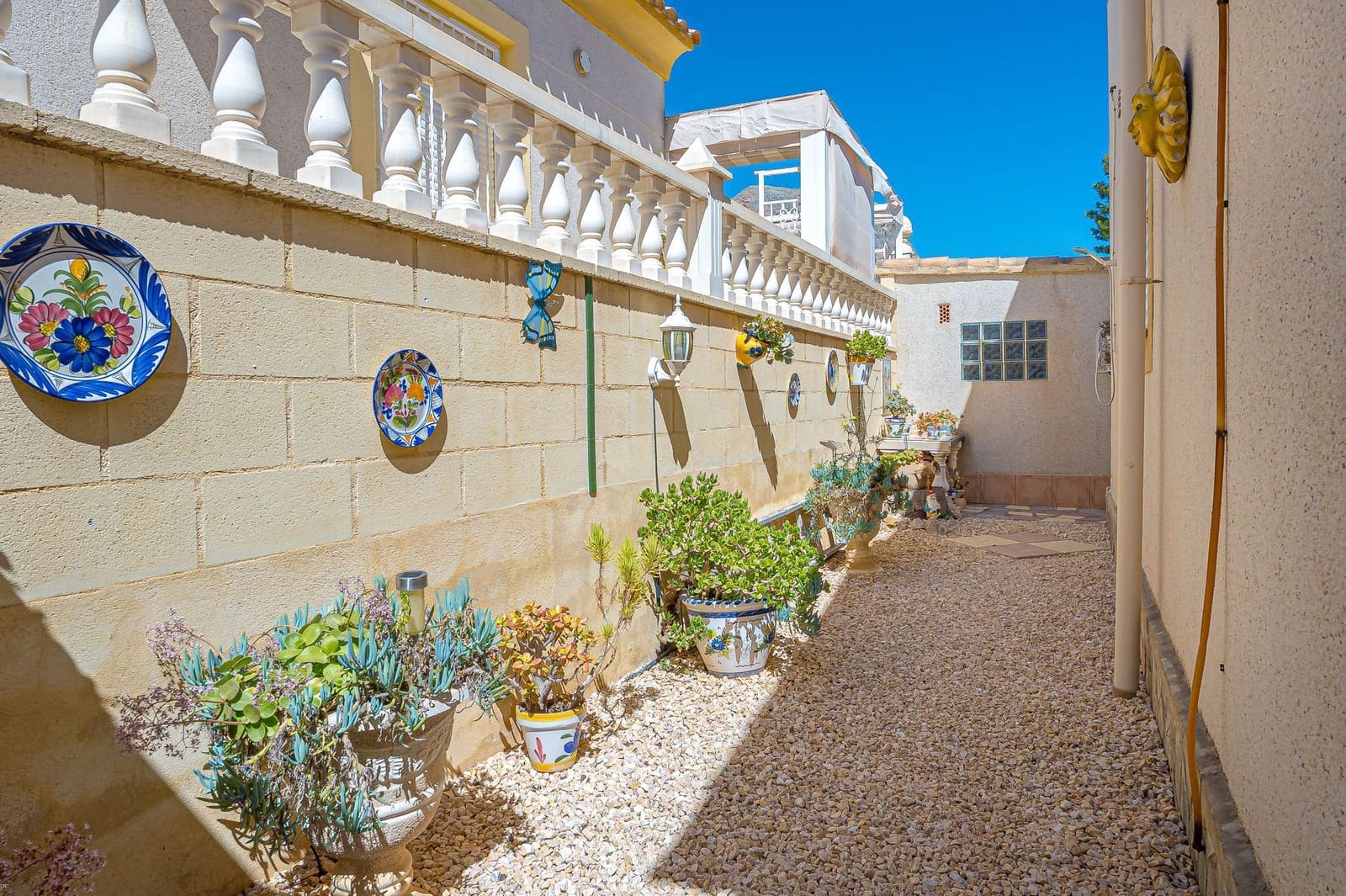 2 bedroom Bungalow for sale in Polop with pool - € 224,000 (Ref: 9819531)