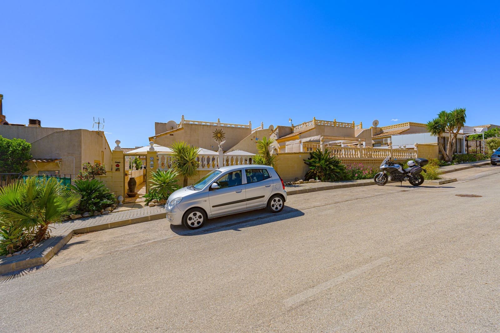 2 bedroom Bungalow for sale in Polop with pool - € 224,000 (Ref: 9819531)