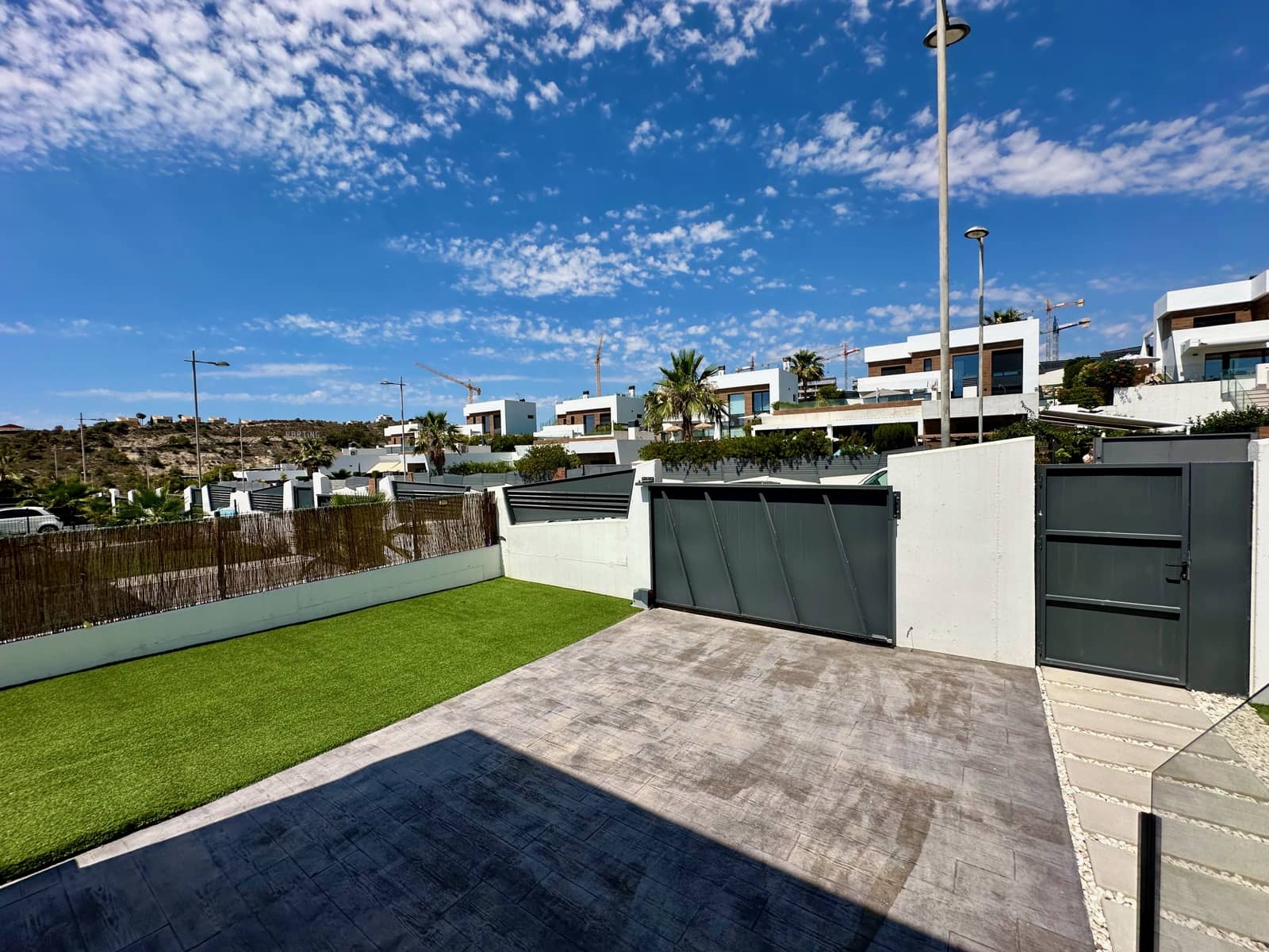 3 soverom Villa til salgs i Finestrat med svømmebasseng garasje - € 1 400 (Ref: 9802721)