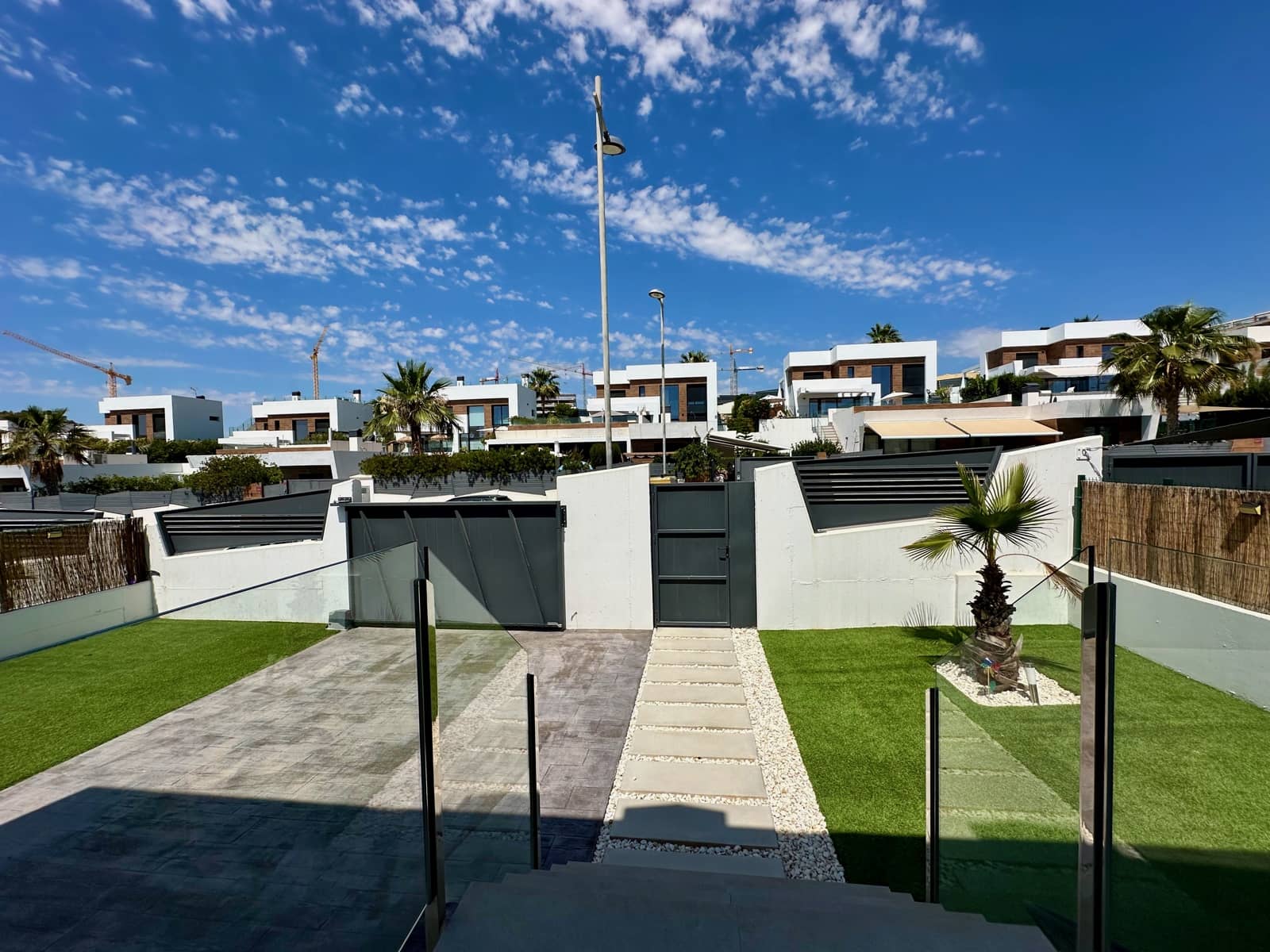 3 Zimmer Villa zu vermieten in Finestrat mit Garage - 3.750 € (Ref: 9802738)