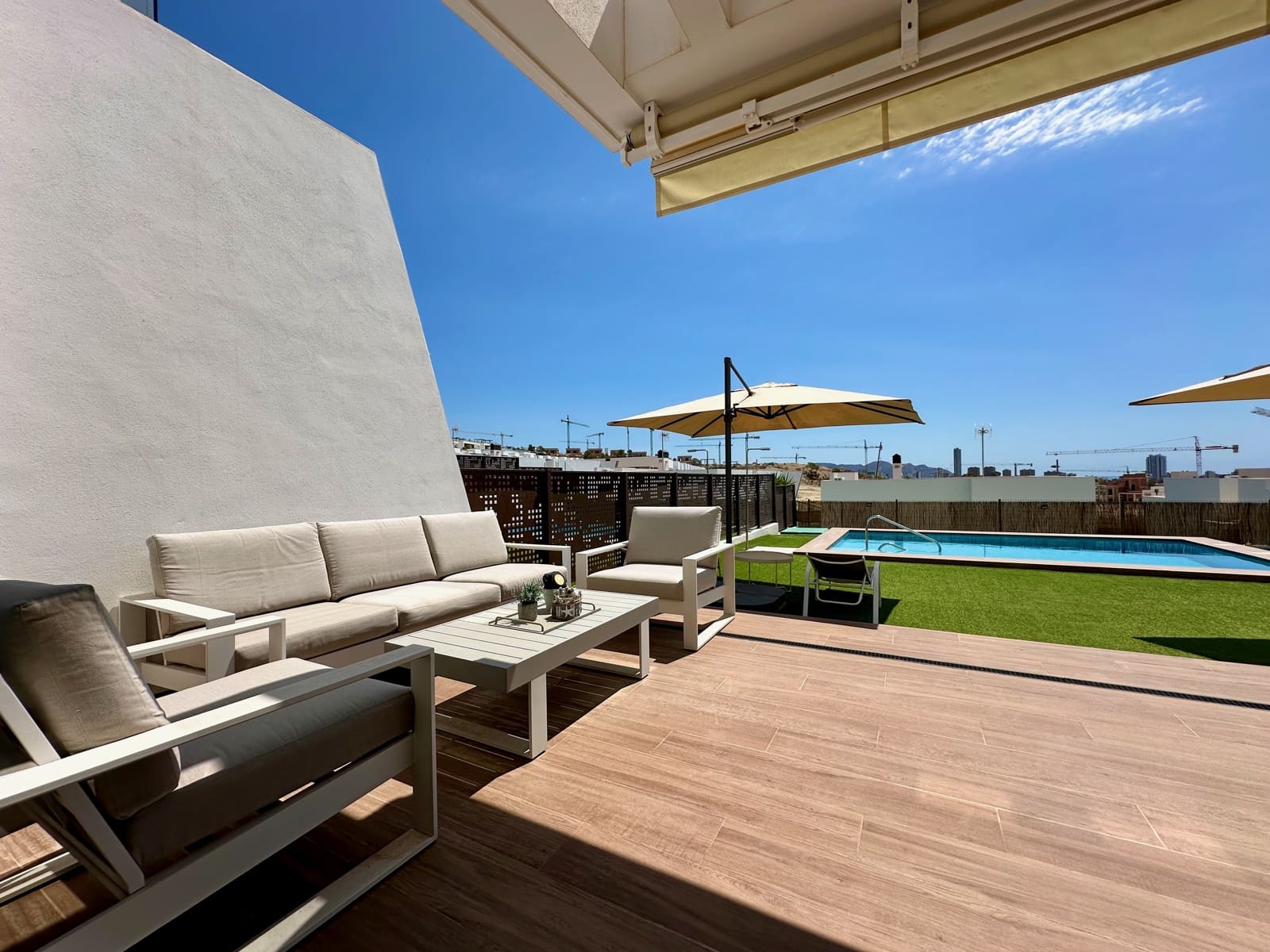 3 Zimmer Villa zu vermieten in Finestrat mit Garage - 3.750 € (Ref: 9802738)