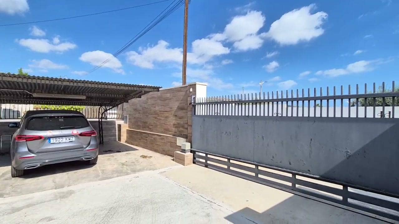 3 bedroom Bungalow for sale in Torrellano with pool garage - € 499,000 (Ref: 9826926)