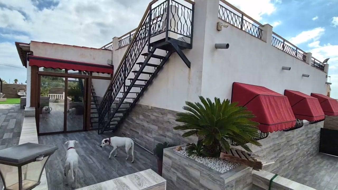 3 bedroom Bungalow for sale in Torrellano with pool garage - € 499,000 (Ref: 9826926)