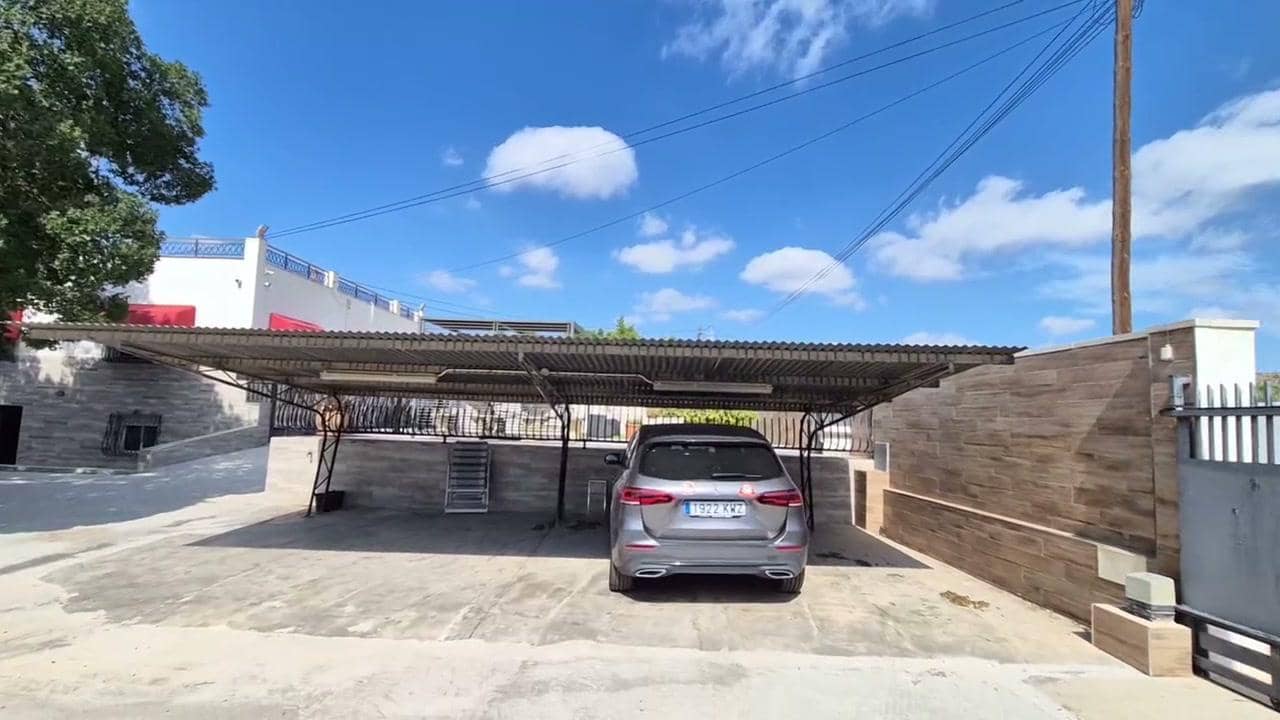 3 bedroom Bungalow for sale in Torrellano with pool garage - € 499,000 (Ref: 9826926)