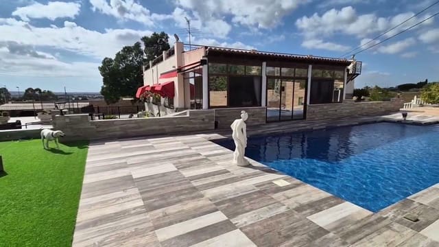 3 bedroom Bungalow for sale in Torrellano, Elche / Elx with pool garage - € 499,000 (Ref: 9826926)