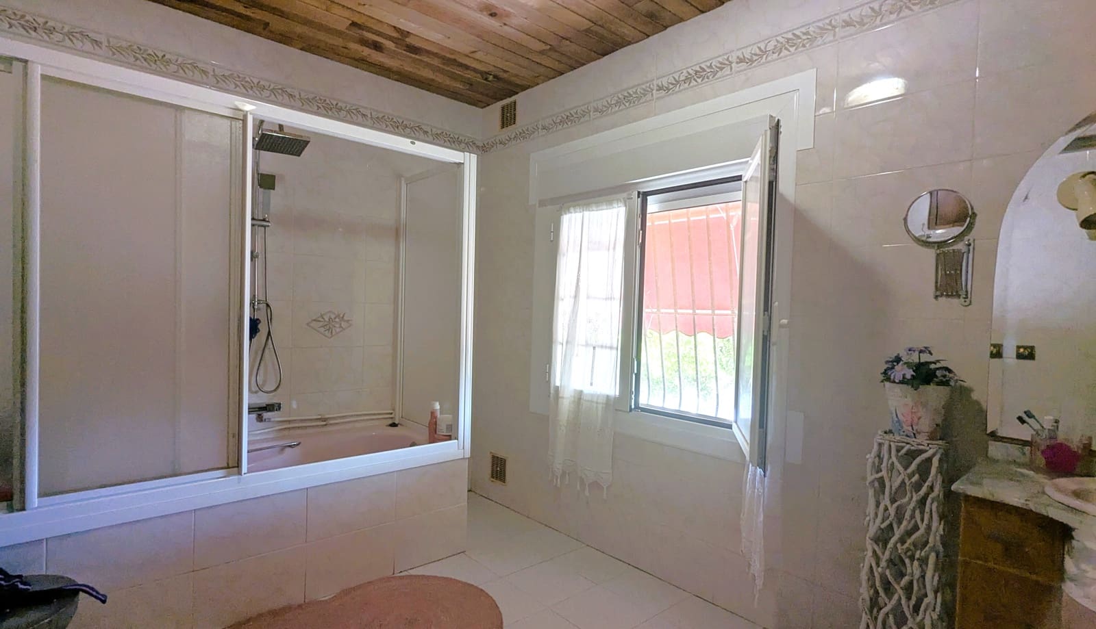 3 bedroom Bungalow for sale in Torrellano with pool garage - € 499,000 (Ref: 9826926)