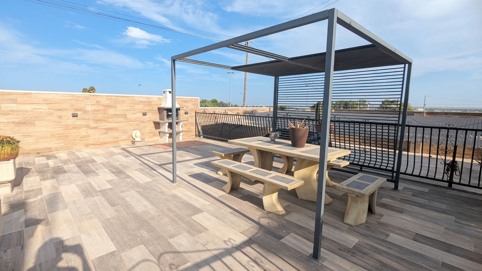 3 bedroom Bungalow for sale in Torrellano with pool garage - € 499,000 (Ref: 9826926)