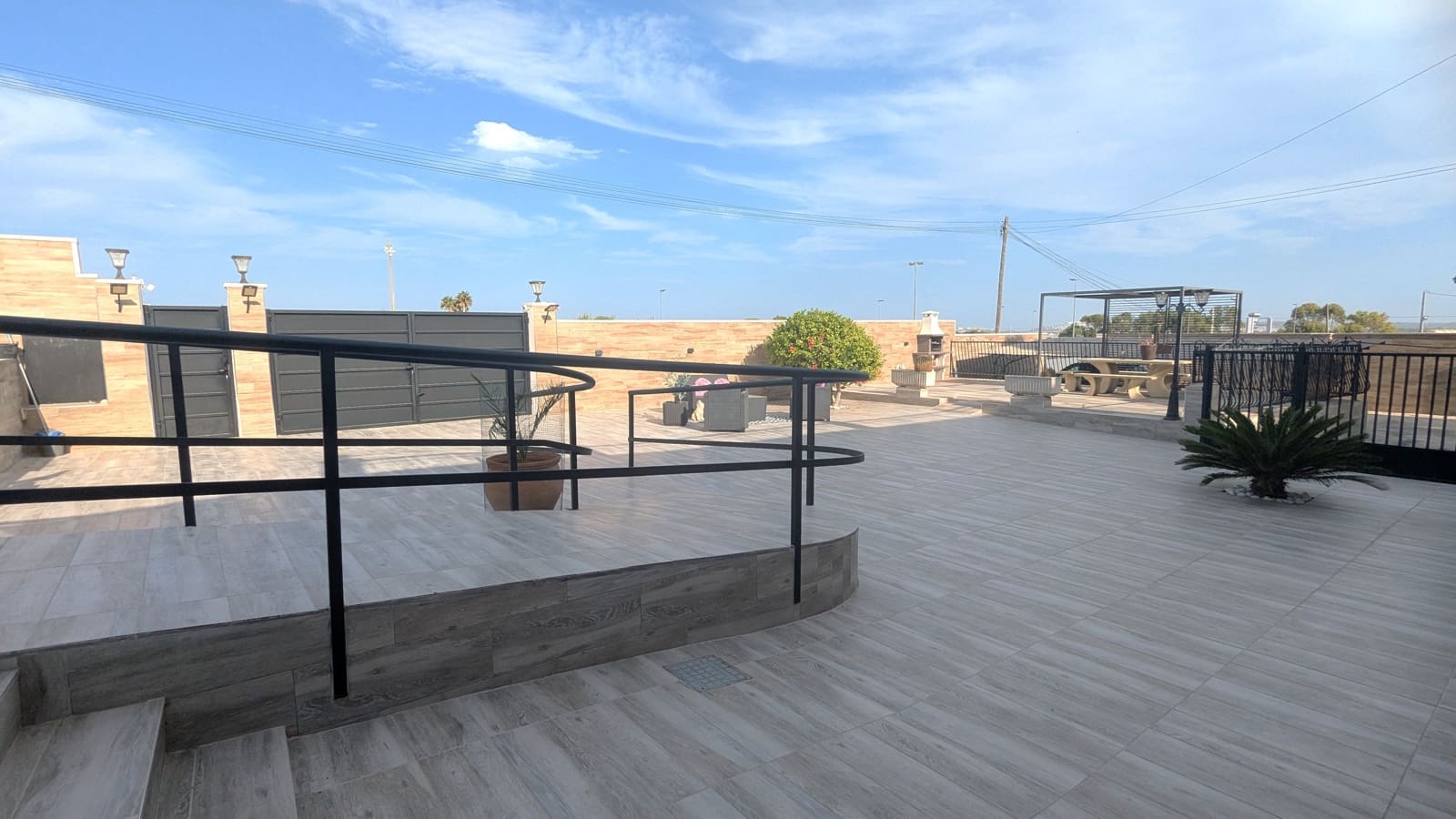 3 bedroom Bungalow for sale in Torrellano with pool garage - € 499,000 (Ref: 9826926)