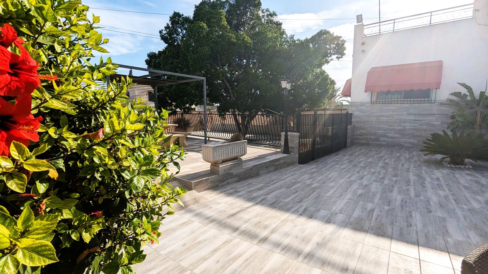 3 bedroom Bungalow for sale in Torrellano with pool garage - € 499,000 (Ref: 9826926)