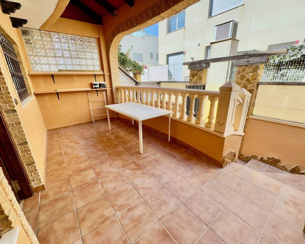 4 quarto Moradia para venda em Guardamar del Segura com piscina garagem - 199 995 € (Ref: 9825008)