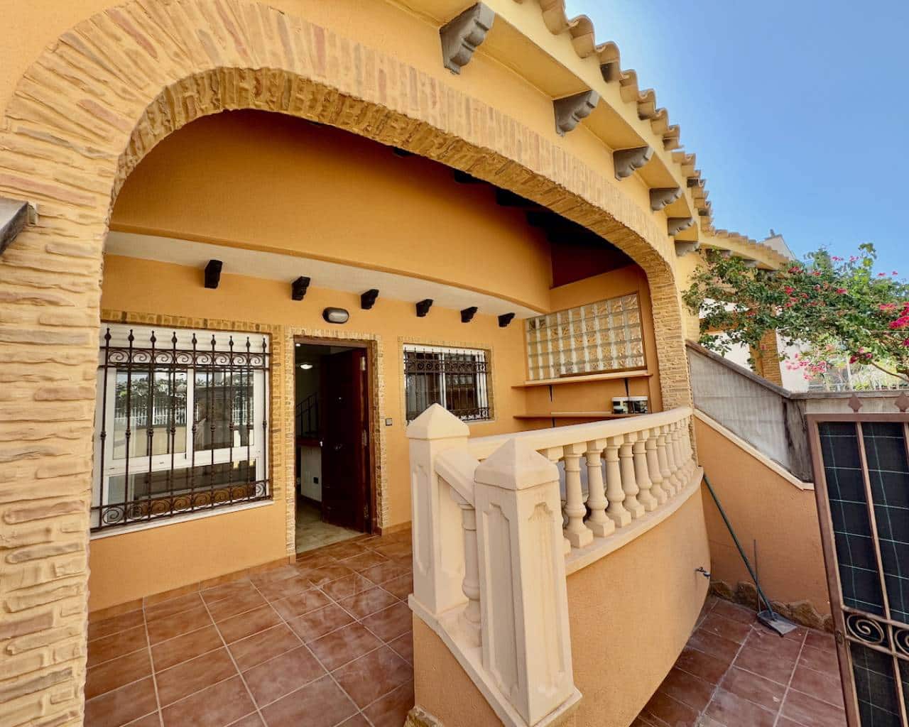 4 quarto Moradia para venda em Guardamar del Segura com piscina garagem - 199 995 € (Ref: 9825008)