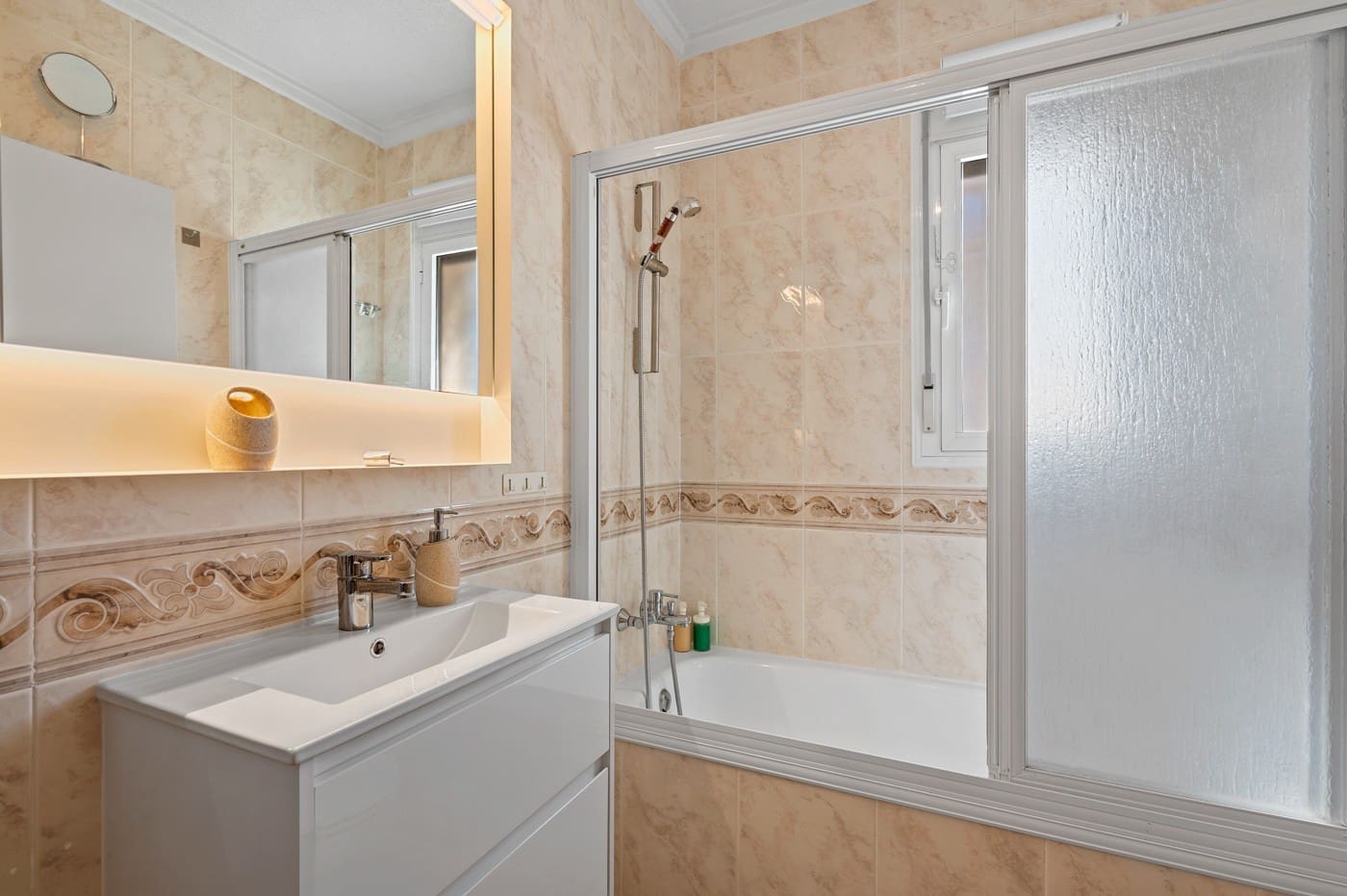 Pareado de 3 habitaciones en Benijófar en venta con piscina - 229.000 € (Ref: 9839146)
