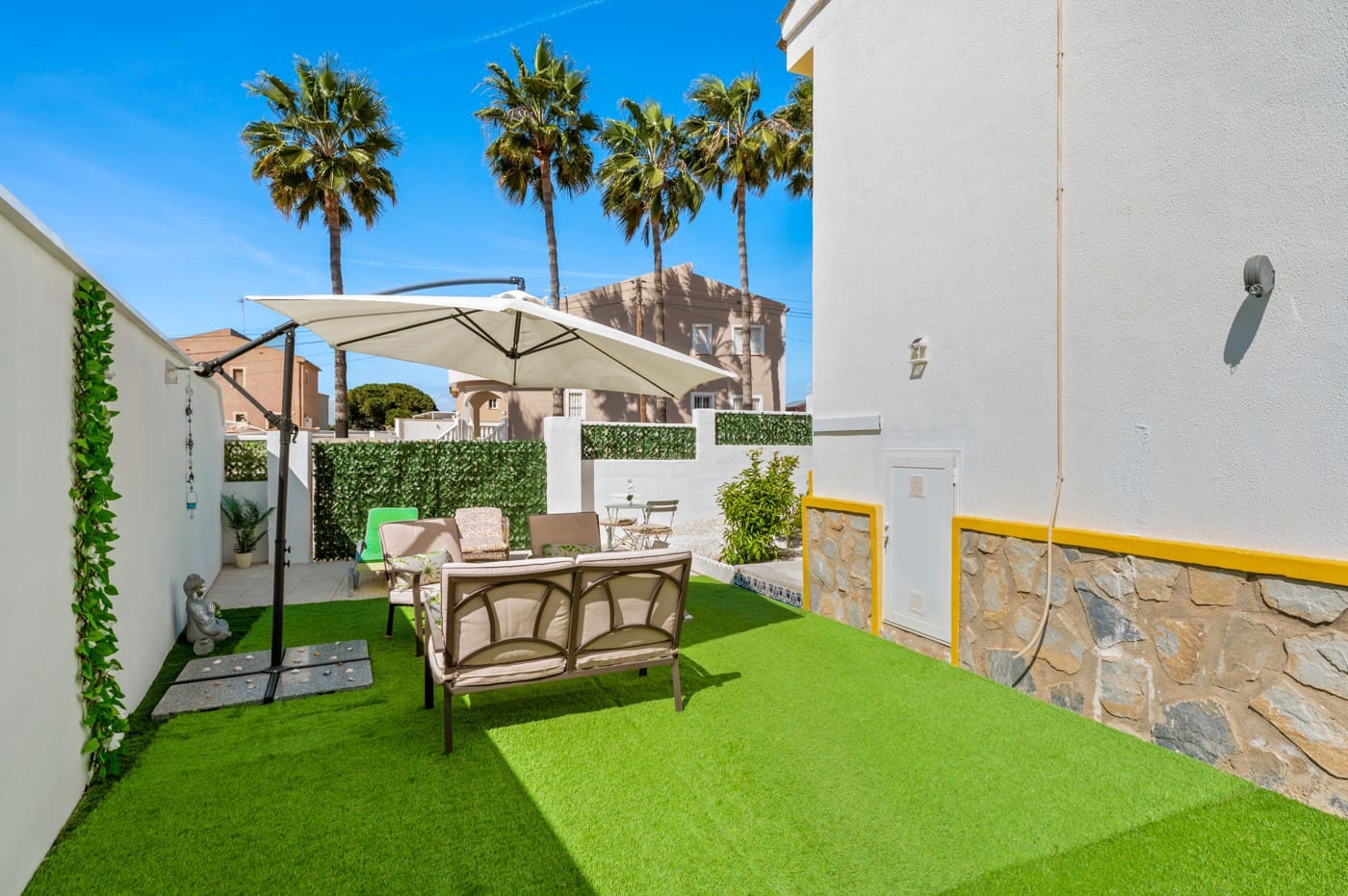 Pareado de 3 habitaciones en Benijófar en venta con piscina - 229.000 € (Ref: 9839146)