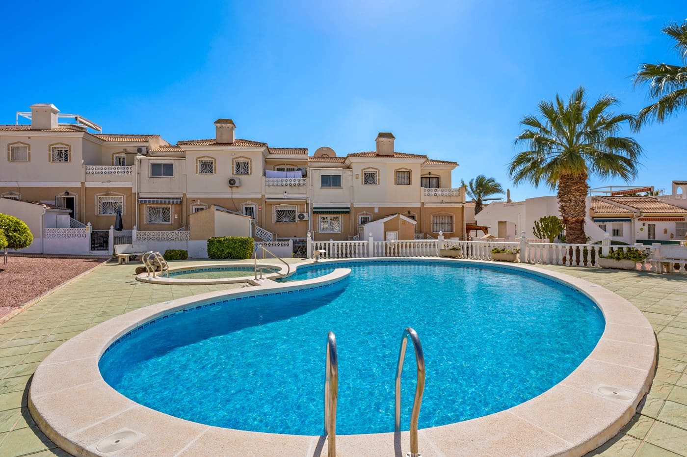 Pareado de 3 habitaciones en Benijófar en venta con piscina - 229.000 € (Ref: 9839146)