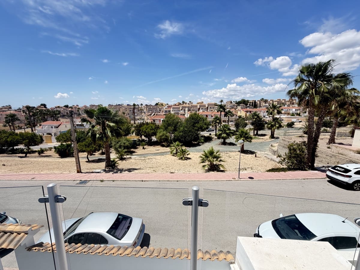 3 slaapkamer Villa te koop in Villamartin - € 260.000 (Ref: 9842715)
