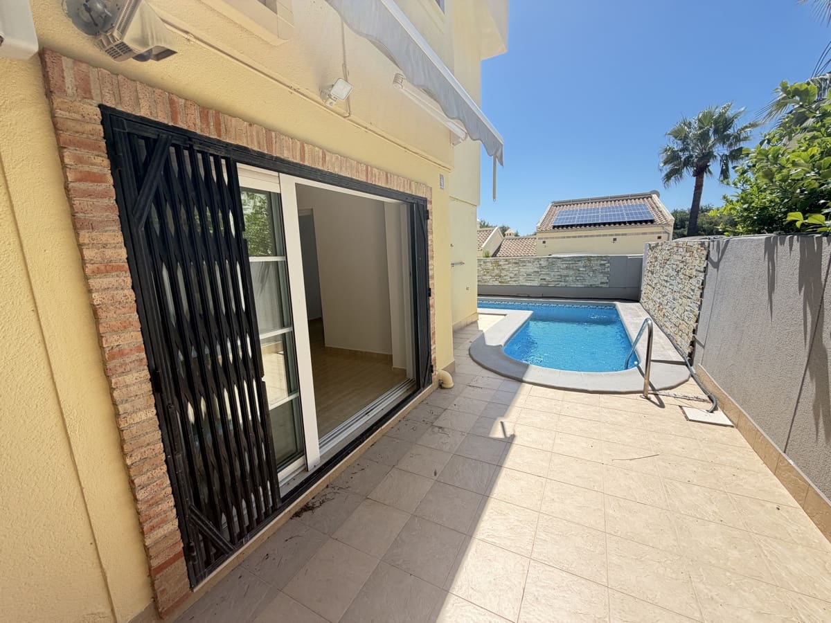 4 Zimmer Villa zu verkaufen in Las Ramblas Golf - 349.995 € (Ref: 9845233)