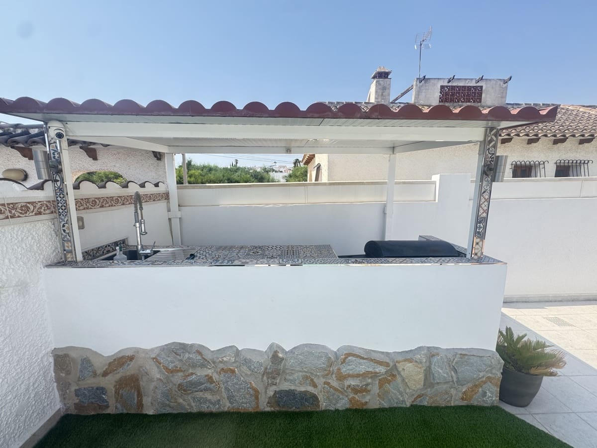 2 makuuhuone Huvila myytävänä paikassa Alicante kaupunki - 299 995 € (Ref: 9851646)