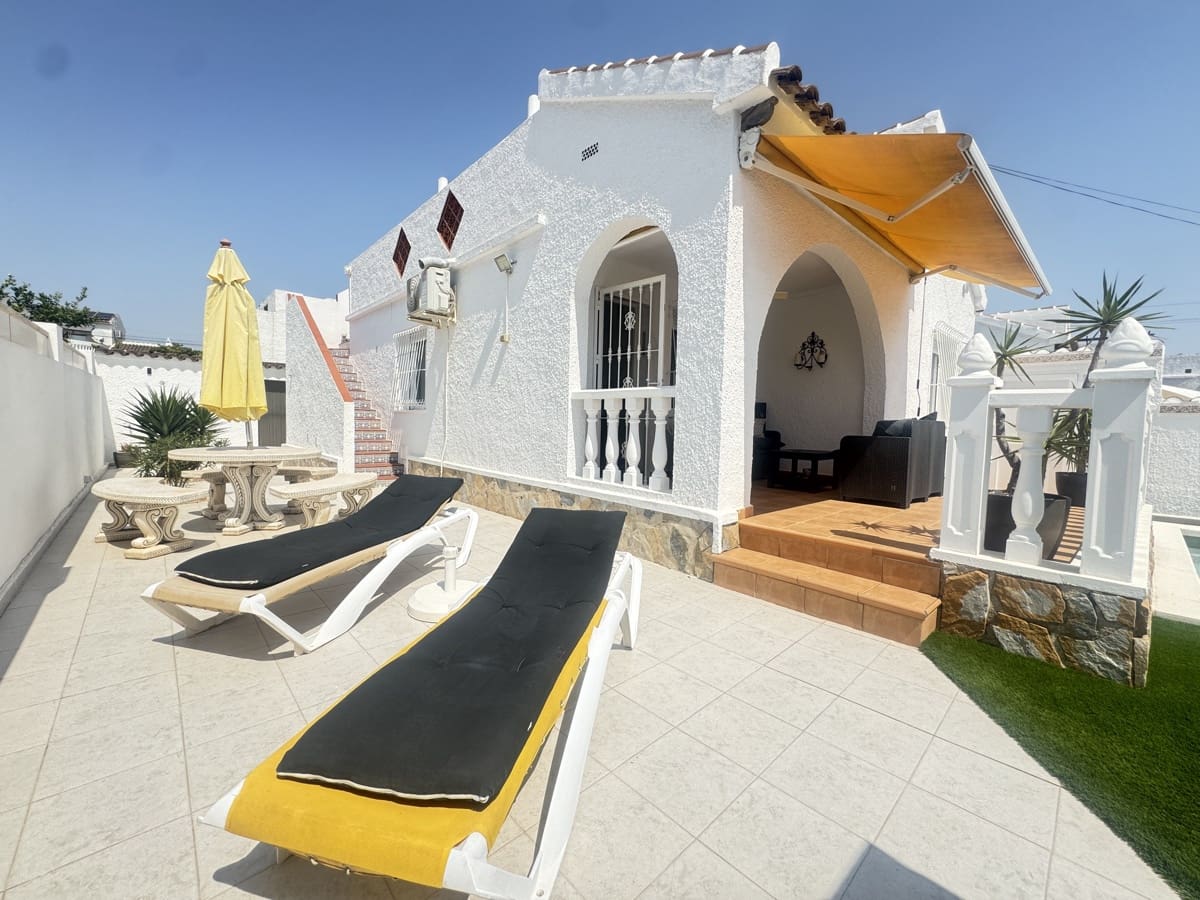 2 makuuhuone Huvila myytävänä paikassa Alicante kaupunki - 299 995 € (Ref: 9851646)