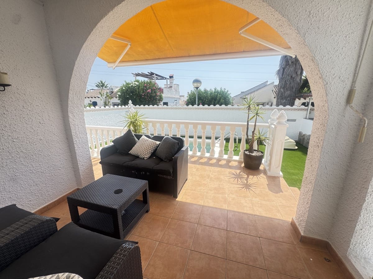 2 makuuhuone Huvila myytävänä paikassa Alicante kaupunki - 299 995 € (Ref: 9851646)