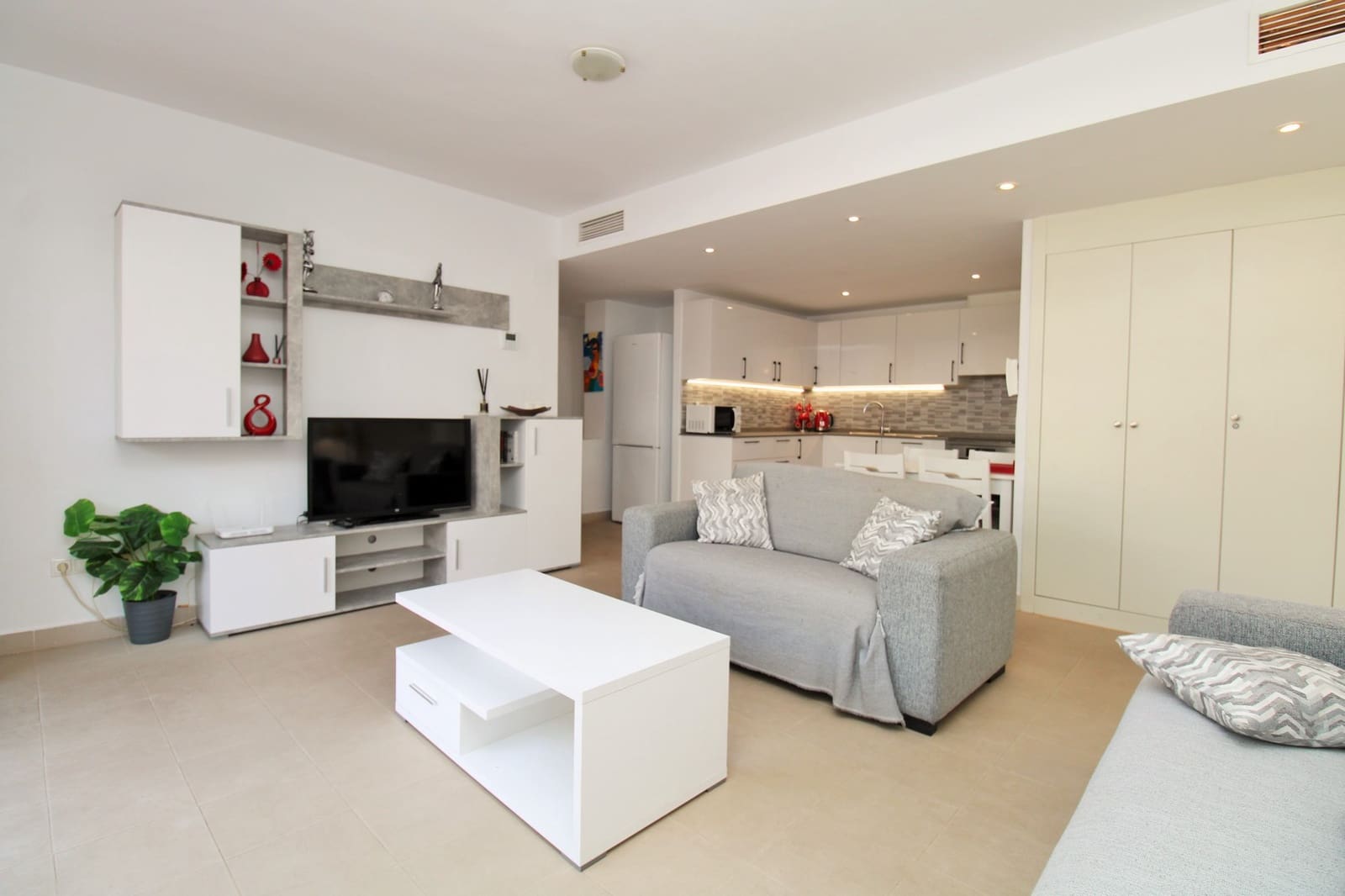 3 bedroom Apartment for sale in Playa Flamenca - € 225,000 (Ref: 9852039)