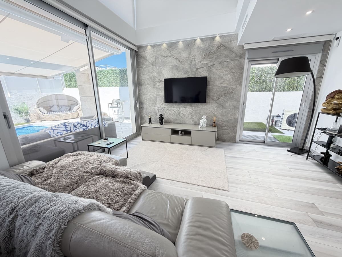 4 slaapkamer Villa te koop in Orihuela Costa - € 619.995 (Ref: 9861813)
